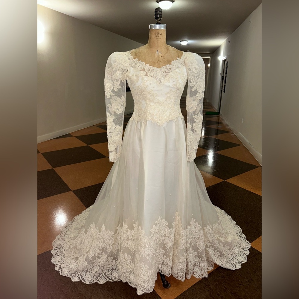 Vintage wedding dress